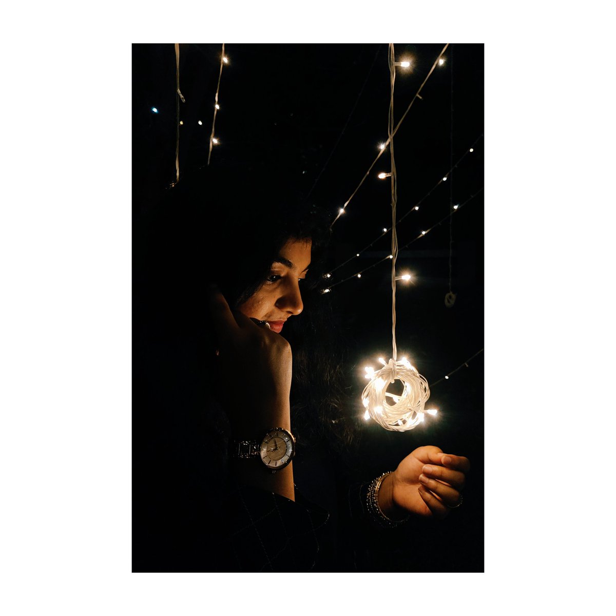 ParasRiazAhmed1's tweet image. Hope is... being able to see that there is light despite all the darkness and remember: when you are facing adversity, courage becomes your guiding light! Looking forward to the brighter days ahead! ✨️🖤

📸: @KashishAhmed_
.
.
.
#Inshaallah 🤲🏼 
#ThisTooShallPass 🧿