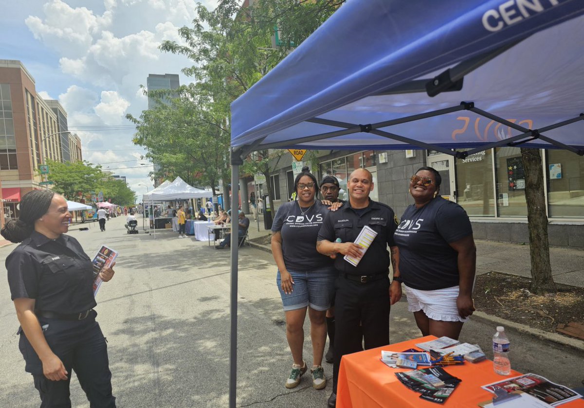 PFDRecruit's tweet photo. PFD Recruitment is out at the Temple Jazz Fest located at 17th and Broad St. Come check us out and ask us about our open applications! @PhillyFireDept @pfdexplorer1873 @PhiladelphiaGov @ThielAdam https://t.co/00wjgAfc4c