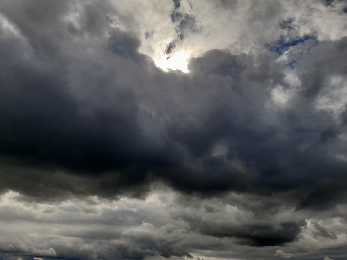UnaTDuffy's tweet photo. Dramatic skies over #Donaghadee today. My camera phone never quite able to capture the light effectively. https://t.co/BDppCStORd