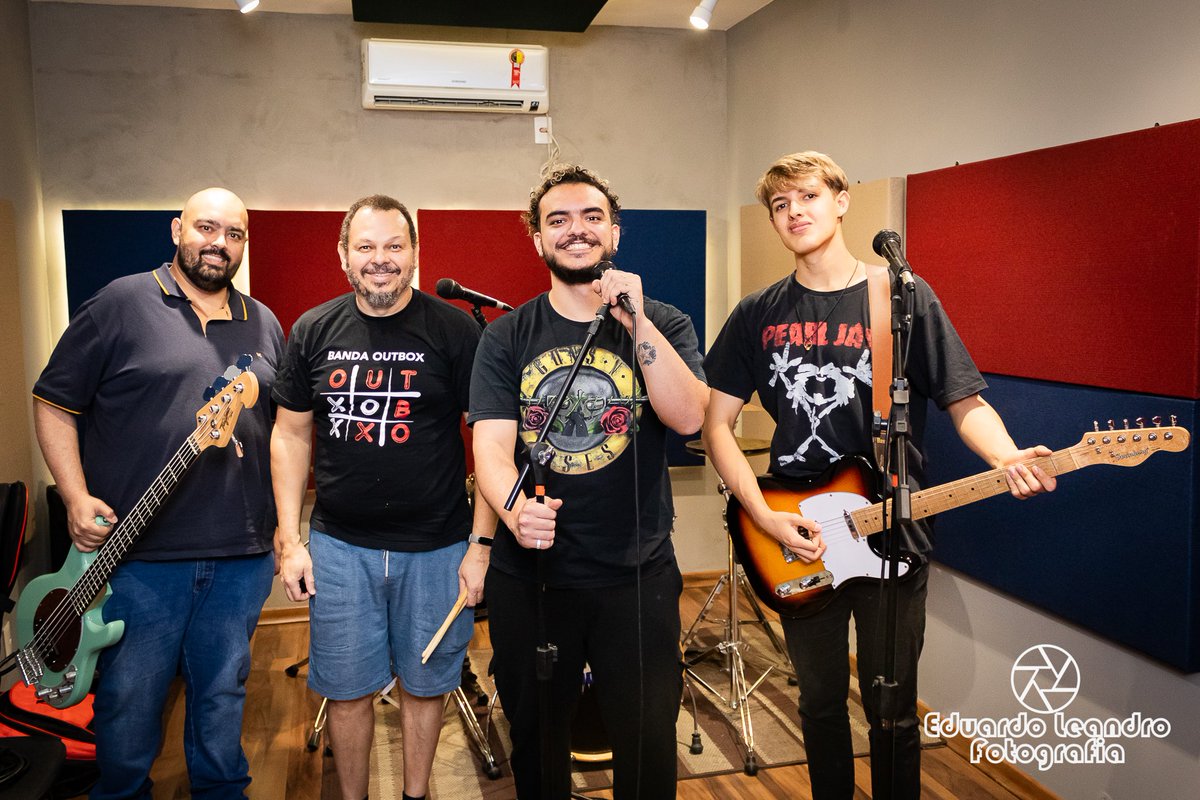 Eduardo_Leandro's tweet image. Banda Outbox 
.
#bandaoutbox #outbox #Banda #bandabh  #grunge #grungebh