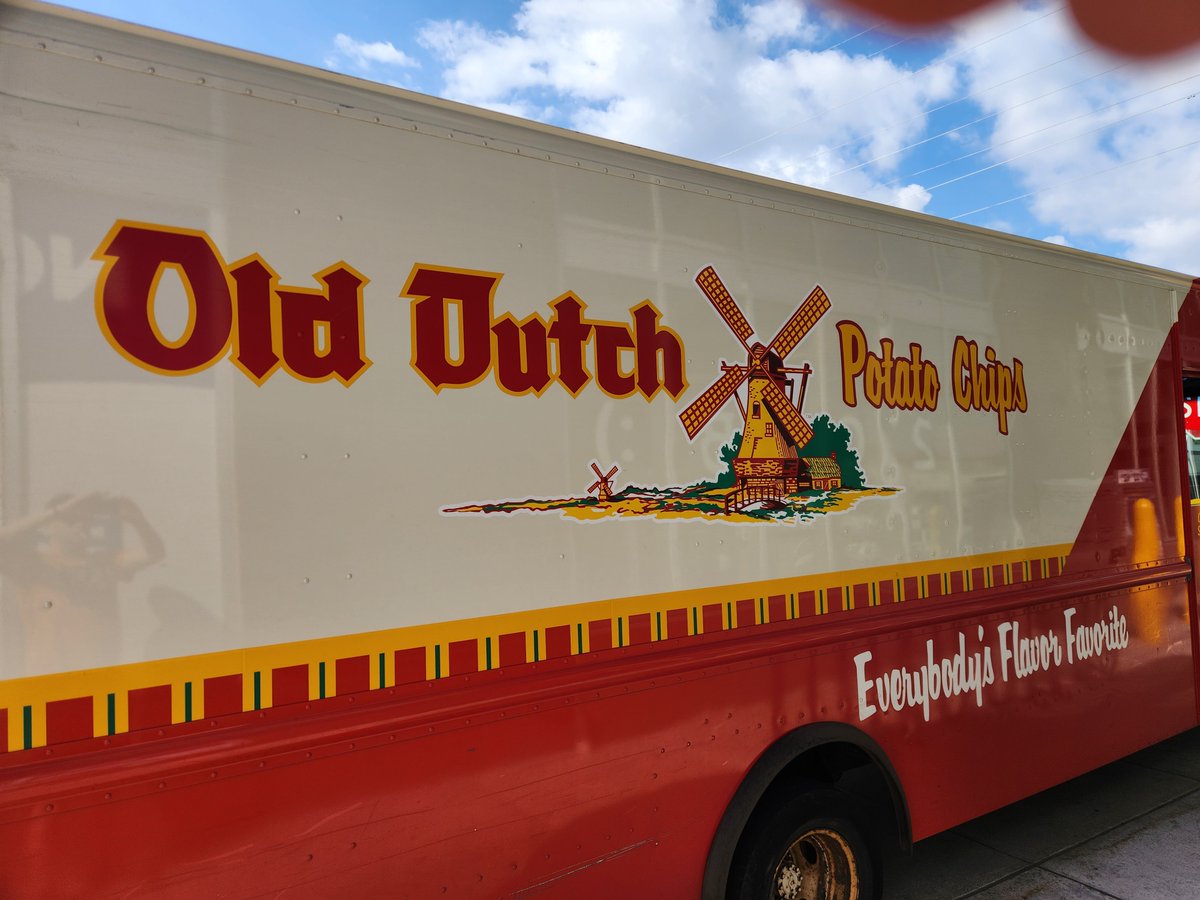 MattHelgeson's tweet photo. I really respect Old Dutch for proudly sticking with their awesome old timey logo and not letting some agency talk them into a terrible modern rebrand. https://t.co/RpzJFX2MgQ
