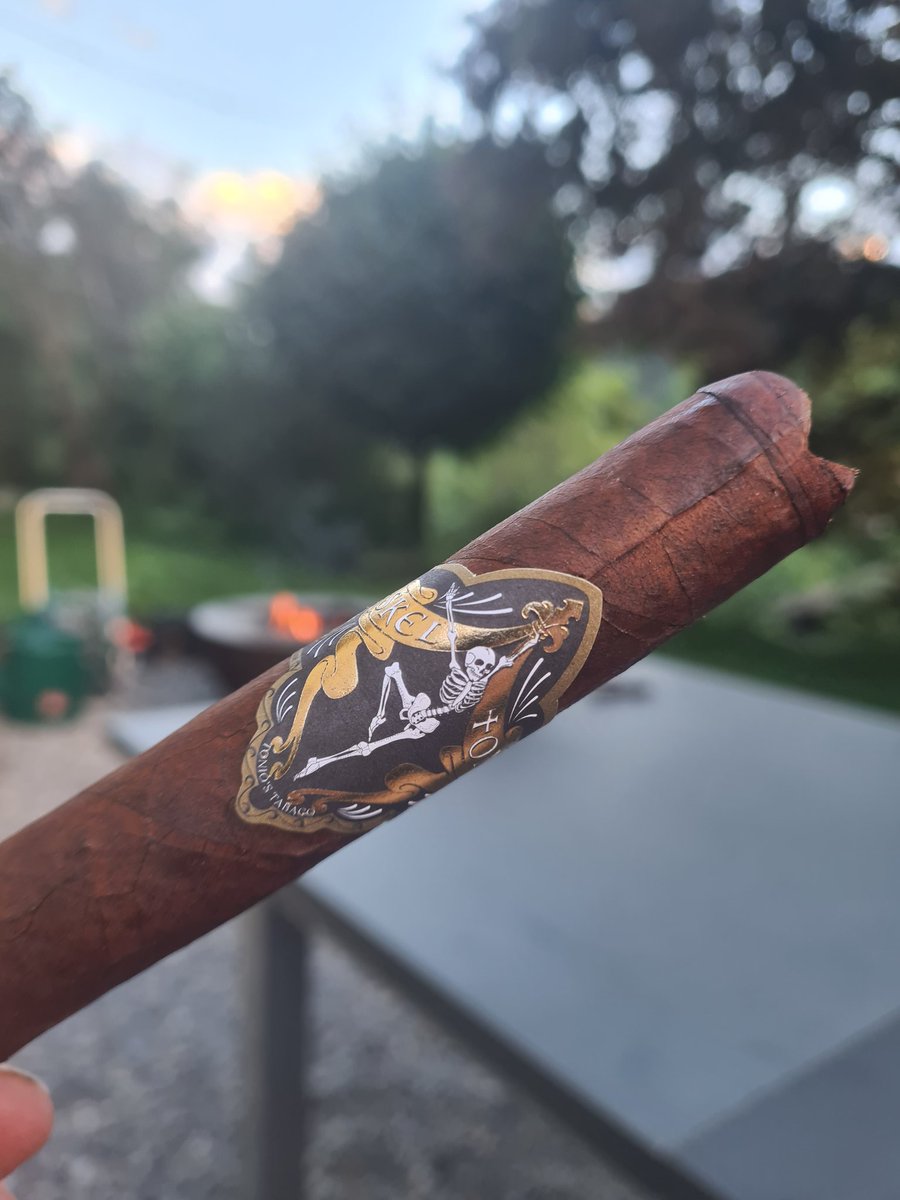 #Skelton Live Your Dreams Corona
Mit Umblatt aus Indonesien. Saya sangat suka, saya sangat menigmati.