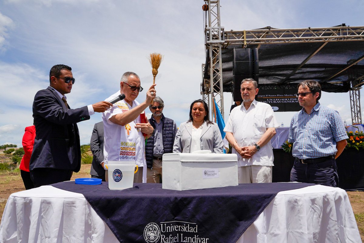 U_Landivar's tweet photo. Esta mañana el padre rector Miquel Cortés, S.J., junto a miembros de comunidad del Sistema Universitario Landivariano, colocó la primera piedra del Campus P. Santos Pérez Martín S. J., de Jutiapa #SoyLandivar https://t.co/5aTbMO4BCk