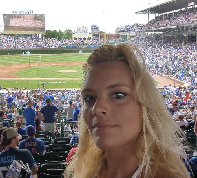 First baseball game... I dunno what's going on ;) https://t.co/ZXfofayua9