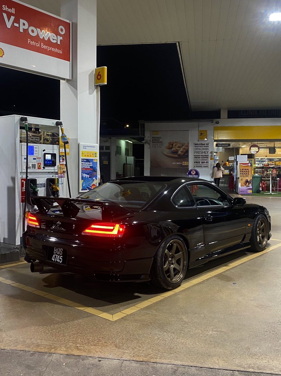 Anasliloolah's tweet photo. Biar kereta hitam jangan hati hitam 🖤😈 #s15 https://t.co/Xe3Cg0rLgF