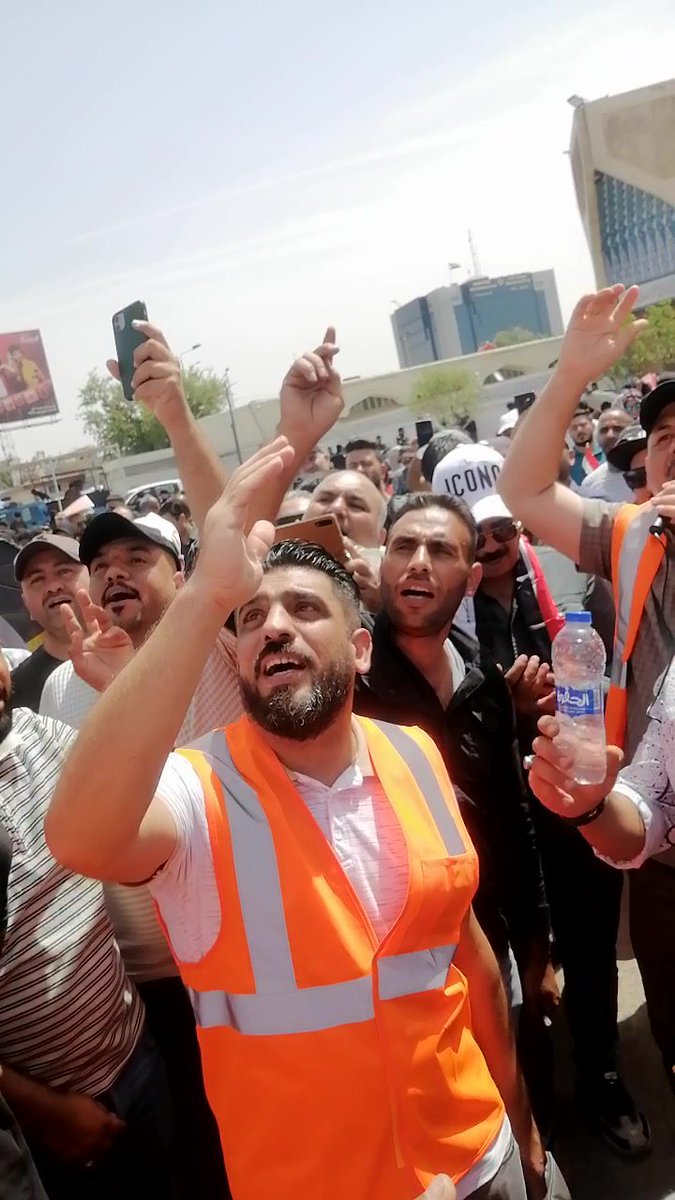 حق العمل وتكافؤ الفرص في توزيع الدرجات الوظيفية حق من حقوقنا قانونا ودستوراً و شريحة الخريجين القدامى هم الاجدر والاحق به ، لما عانوه من الظلم لسنوات عدة.

لـــن نَتـــــرُك حقوقنـــــا …

#التعــيين_مطلبـــــنا 
رابطة الخريجين القدامى في العراق  
برئاسة الاستاذ نبراس الخزعلي