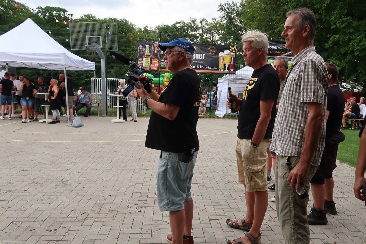 BuchTill's tweet photo. Auftakt mit den Rockin' Rats aus Peine, dann Kunstlärm aus Soest, Lirum Larum aus #Geitelde und zum Abschluss Maschinist aus Nürnberg. Konnte selbst leider nur den Anfang miterleben, wahrscheinlich ist noch alles in vollem Gange. https://t.co/EVCLcmctOk
