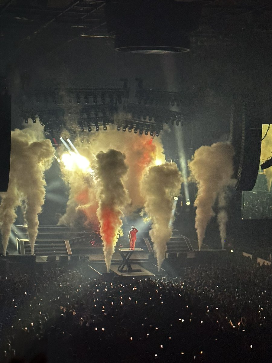 jon_solo66's tweet photo. Finally went through pictures from last night. This has to be my favorite one. 

#HOPEtour @nfrealmusic https://t.co/BIbdaduPWy