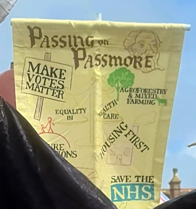 gnome_alice's tweet photo. Good to see a tribute to the great Cornishman, Passmore Edwards at #Lafrowda.
Not great pictures sorry. https://t.co/9YpYKBC3pE