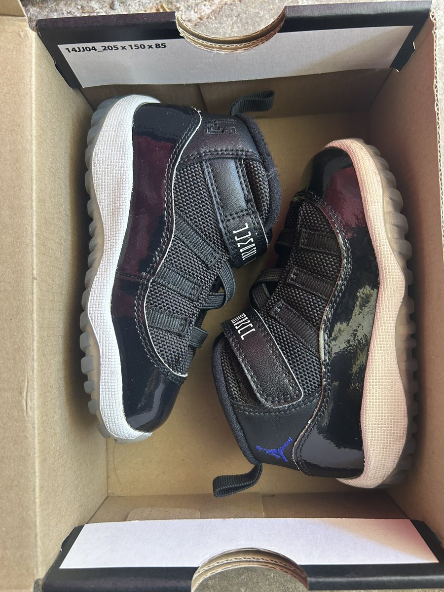 1DollaMike's tweet image. Size 7c $27.00 #firstcome