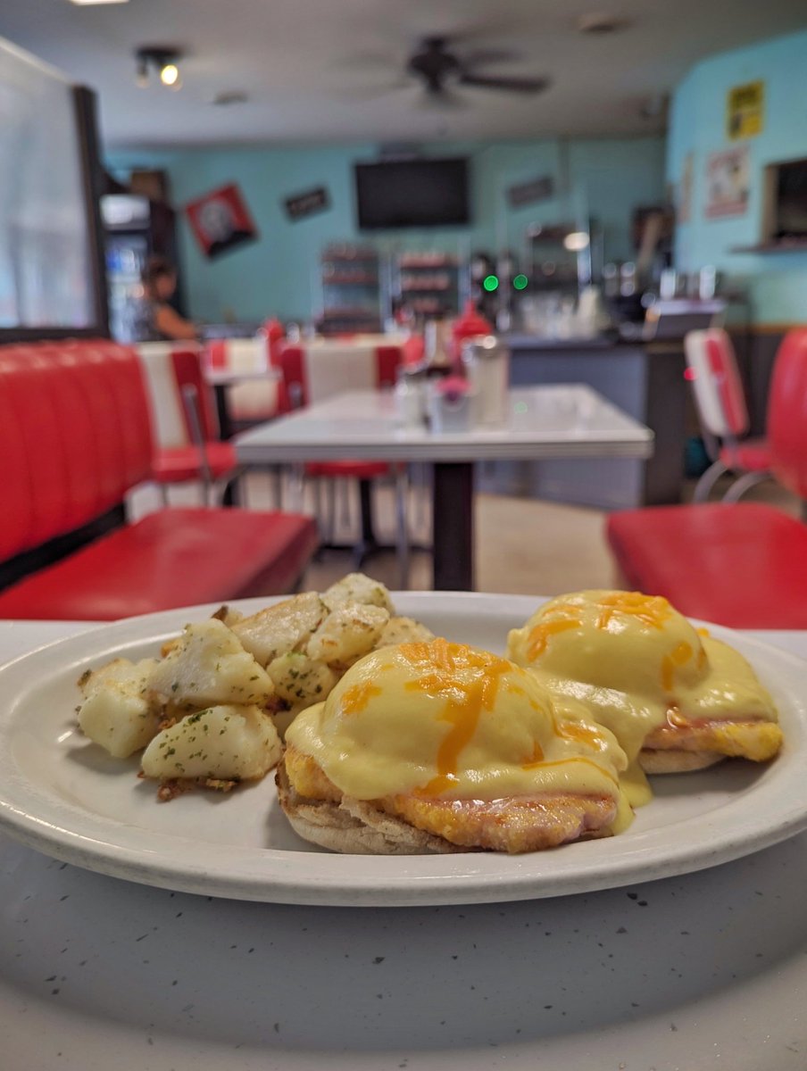 Weekends were made for brunch &amp; what better place to go than a local diner?

The eggs benny at Kaileys Cafe in #Brighton is the perfect place to start your day in the <a href="/BAY_OF_QUINTE/">Bay of Quinte Region</a>.
What's your favourite meal to order for brunch? #EatLocalON

📍 Kaileys Cafe in the #BayOfQuinte