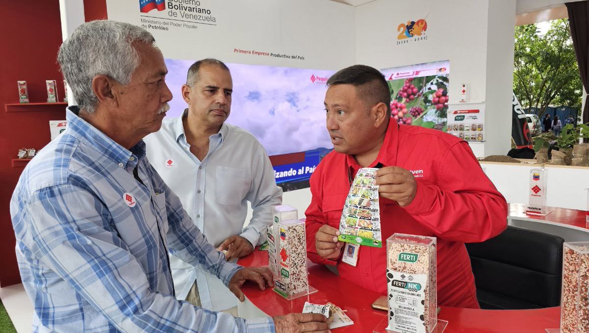 PrensaPequiven's tweet photo. ✅ Visita nuestro estand en el 2do. Encuentro Internacional de Cafés de Especialidad Venezolano y descubre el secreto detrás del mejor café de Venezuela.🌱☕️
#FiestaDeLaPalabra
#EICEV
#FertiCafé
@NicolasMaduro
@TellecheaRuiz https://t.co/3uYIWscEDM