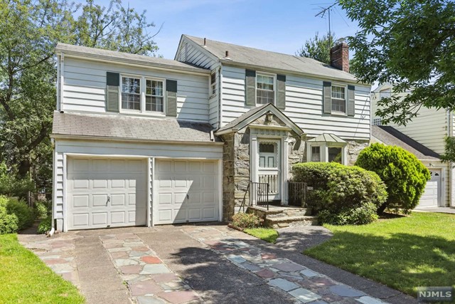 Finally - open the door to a place you and your family will love to call home. #newhome #homesforsale  cpix.me/l/173687737