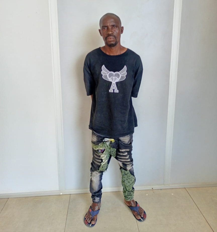 GHANANEWSAGENCY's tweet photo. The Aflao District Police Command has arrested Blessing Njoma, one of the robbery suspects in the Ablekuma Fun Milk bullion Van robbery which led to the death of a police escort.

#GhanaNewsAgency #GNA https://t.co/PMxJNJr4W9