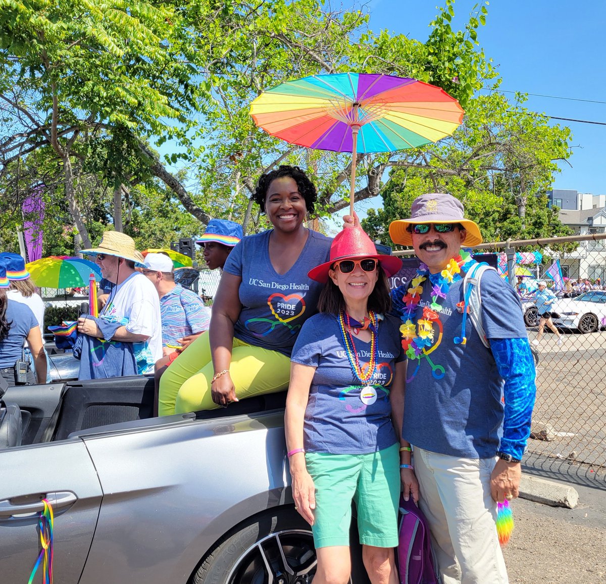 ElenaMa43981624's tweet photo. Happy PRIDE! Supporting equity for our LGBTQA+ community. Celebrating PRIDE in San Diego with family and UC San Diego Health @nickmaccSD @pattymaysent @UCSDCancer @UCSDCancer_COE https://t.co/iPgTNwpHsn