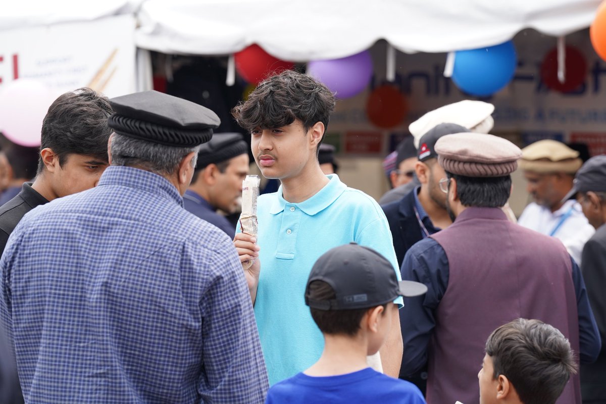 Atifa1524's tweet photo. RT @Jalsa_Canada: Everyone enjoying some refreshing Kulfi with friends &amp; family at Jalsa Salana Canada https://t.co/7pkX9mZfgi