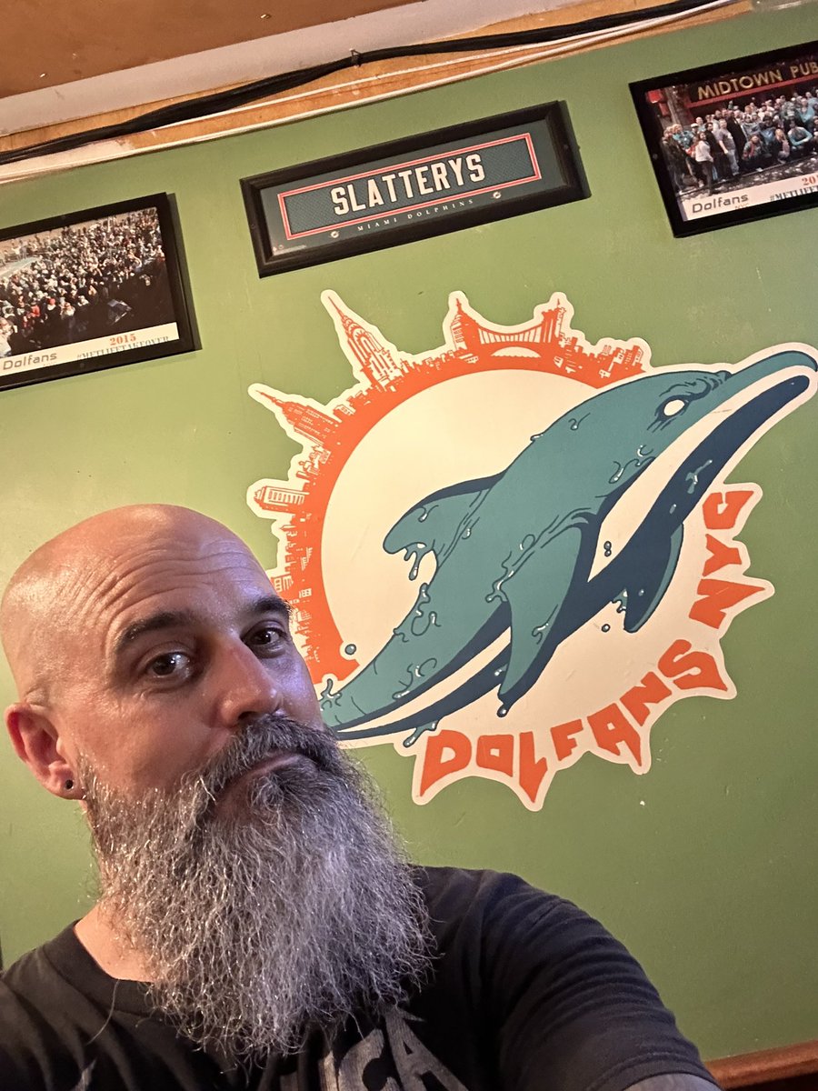 JesseKage's tweet photo. Good afternoon, I love you!
From a Fins Mecca #Slatterys! Hey @DolfansNYC, cheers! #FinsUp https://t.co/pK89dCp7WC