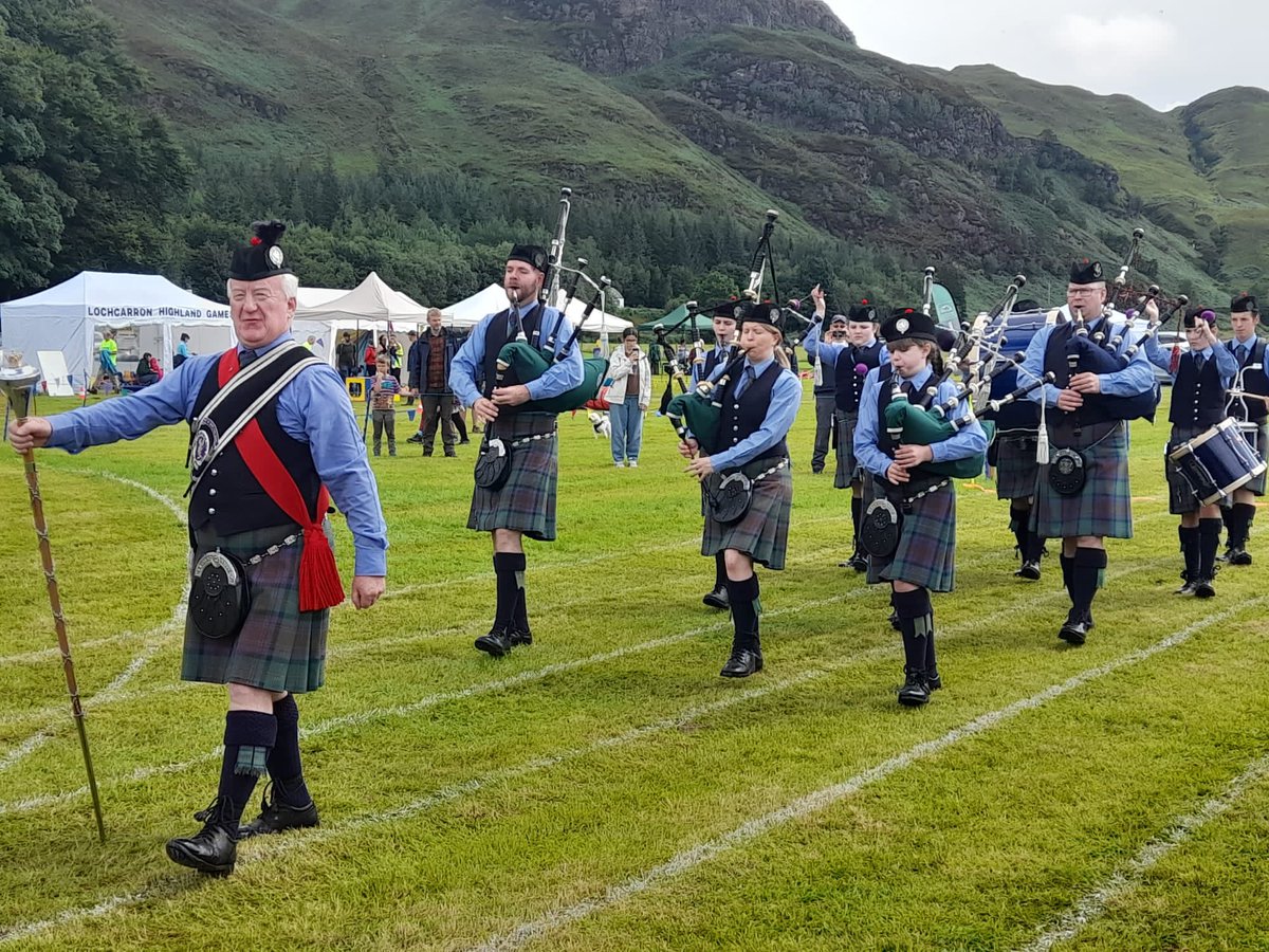 skyedrummajor's tweet photo. 4 Generations of the Macpherson family ( Chieftain) leading the @Isleofskyepipeband at @LochcarronGames 2023 https://t.co/GPSCqxfWQ0