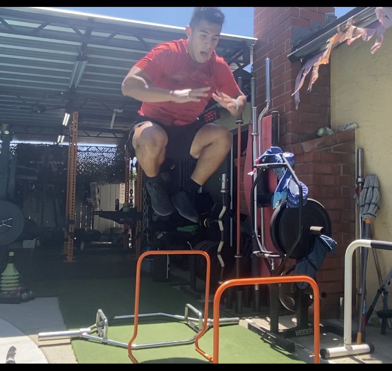 AaronNic1406's tweet photo. Thank u coach Jay for the work #RisePerformance 
@DamienFootball_ #Brotherhood 
Let’s GO! \|/ https://t.co/gDanq281X6