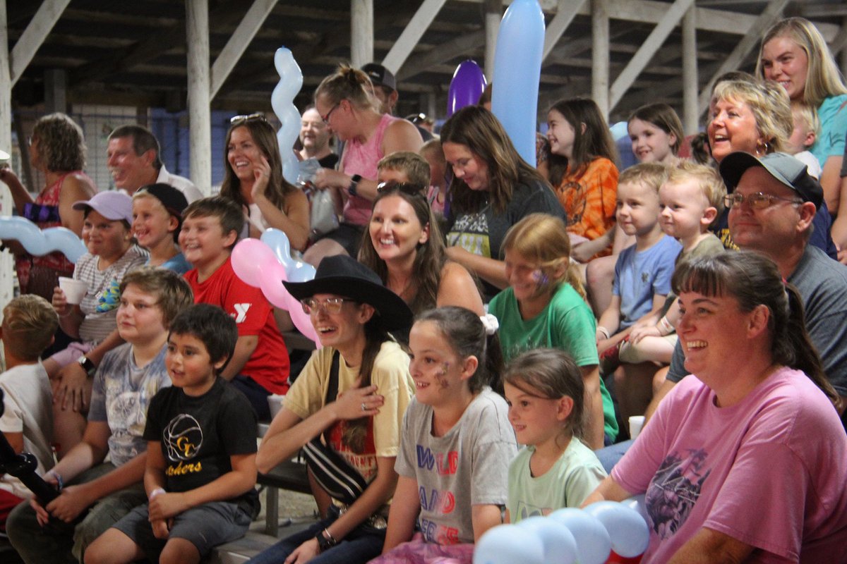 We're having a great time at The Davis County Fair in Bloomfield IA!  Look at this wonderful audience!