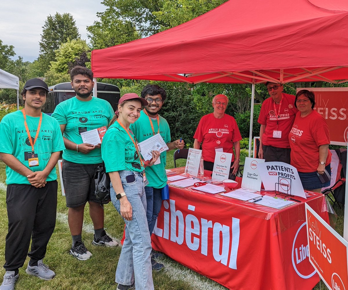 Lot's of volunteers signing up for @KellySteiss at the <a href="/OntLiberal/">Ontario Liberal Party | Parti Libéral de l'Ontario</a> booth at <a href="/NerudaArts/">Neruda Arts</a> Kultrun World Music Festival in St. Jacobs.