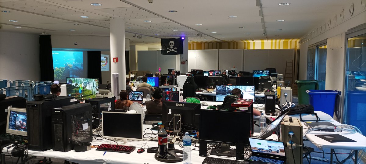 Lan_Party_CB's tweet photo. 12 horas y con ganas de mas. https://t.co/BQJH92DEYu