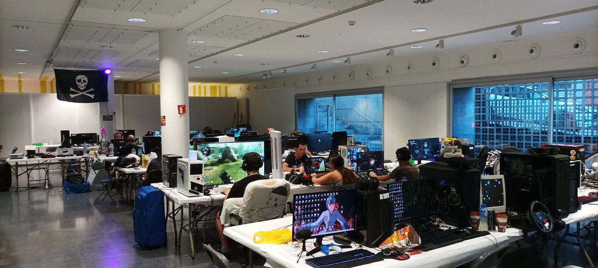 Lan_Party_CB's tweet photo. 12 horas y con ganas de mas. https://t.co/BQJH92DEYu