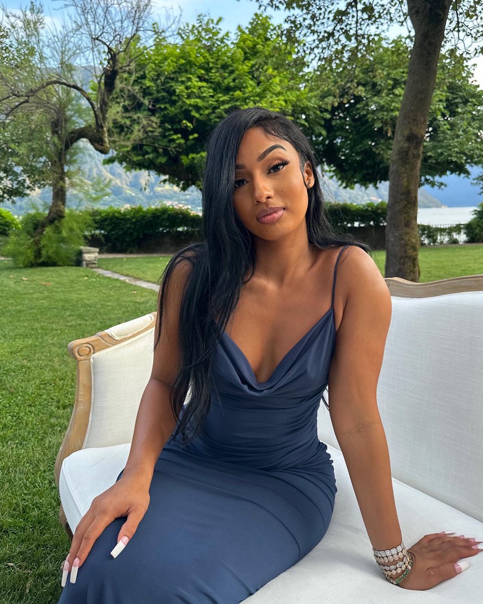 RubiRose's tweet photo. classy rubi 🥂 https://t.co/jPHqprC0nZ