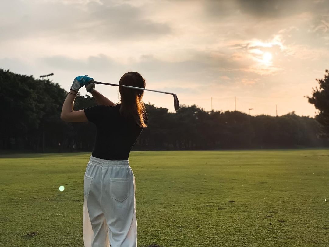 Balsamfir_'s tweet photo. Travel through the serene greens and leave your legend among the fairways. Golf, redefining elegance and power. https://t.co/zvFPleur3M