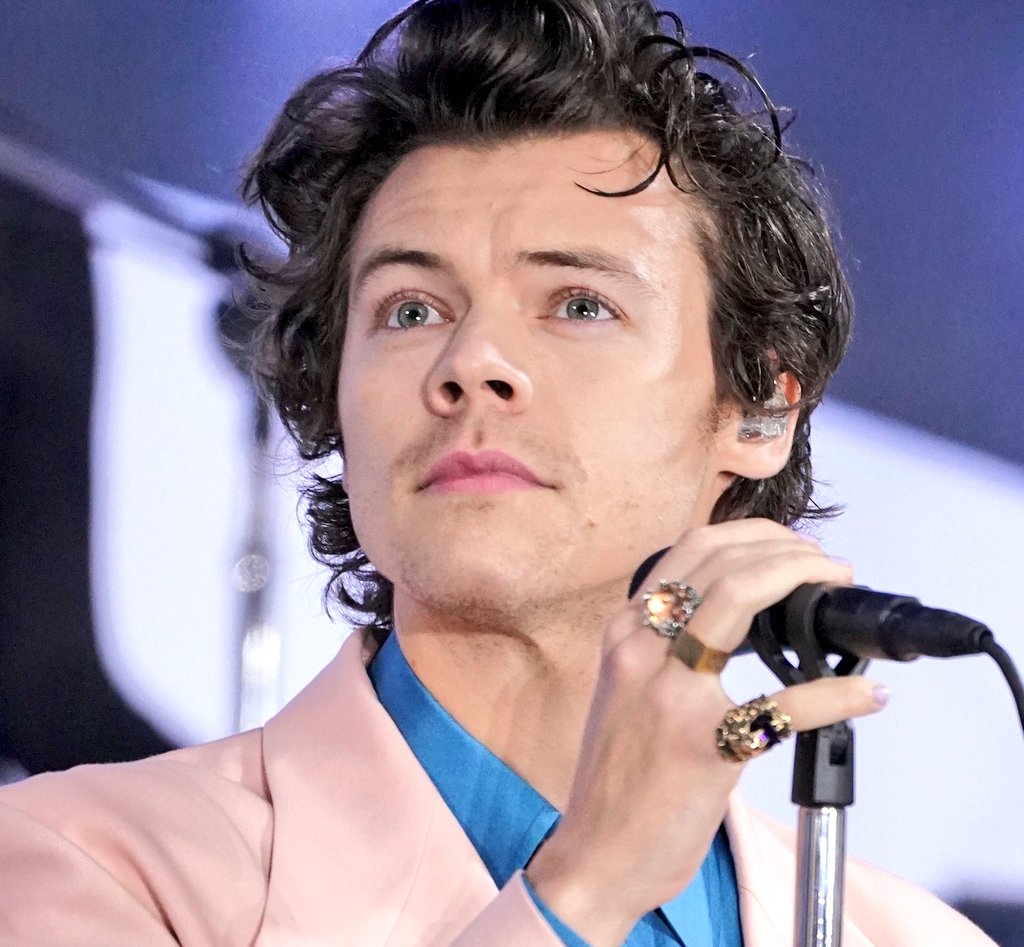 Jungkook_SNS's tweet image. Jungkook joins Harry Styles as the only Male Soloists with song surpassing 20M single day streams on Spotify counter in history. Congratulations!

Seven debuted with 20.06M unfiltered Spotify streams, becoming the biggest day in 2023 and fifth biggest in the platform&apos;s history.