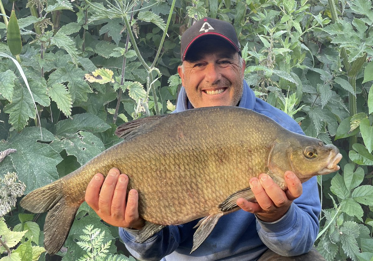 happyangler's tweet photo. Really enjoying a contrast in my fishing again this season, with a more specimen approach. The method feeder has been the main approach with @BaitTech Envy groundbait range my go to mix.   #BaitTech #cadencecishinguk https://t.co/QYxMcs8nQw