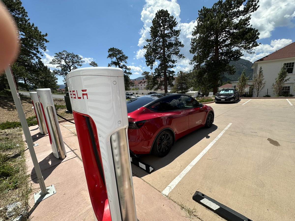 RatsTesla's tweet image. A beautiful day for a drive up the mountain to Estes Park. #tesla #teslamodelyperformance #ratstesla