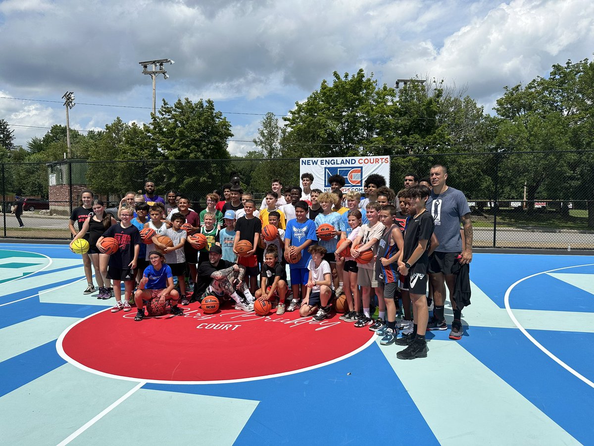 Happy for <a href="/SNHUWBB/">SNHUWBB</a>  to be a part of today’s dedication of the new amazing “Brickley” courts on the west side! Ty Manch parks &amp; rec (KW) and special thx to <a href="/Cbrickley603/">Chris Brickley</a> &amp; his sponsors: Lids Foundation, Puma, Bose, BodyArmor. 603 life! #snhu #givingback  #penmenpride