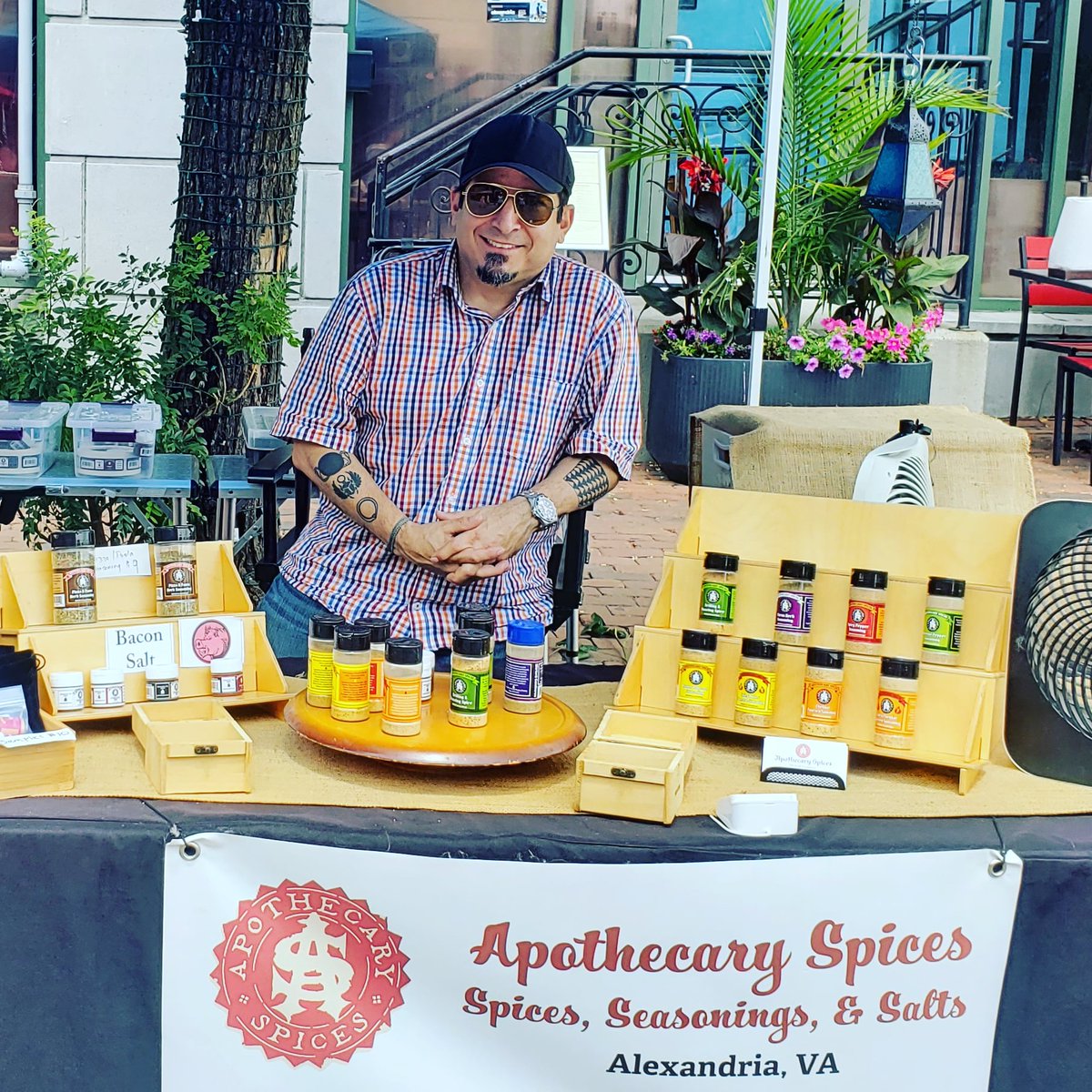 apothecaryspice's tweet photo. It's a beautiful day in Old Town Alexandria for some #WickedGoodness. https://t.co/ft5CZo5TcE