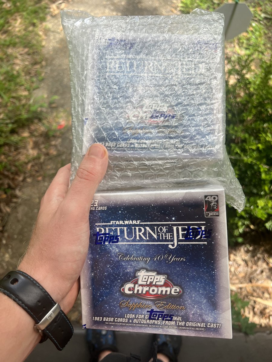 Let’s run a Saturday Giveaway 🎉

Topps Chrome Star Wars Return of the Jedi Boxes 2x 

- Follow
-Like
-Retweet and tag a Friend! 

Ends Monday July 17th