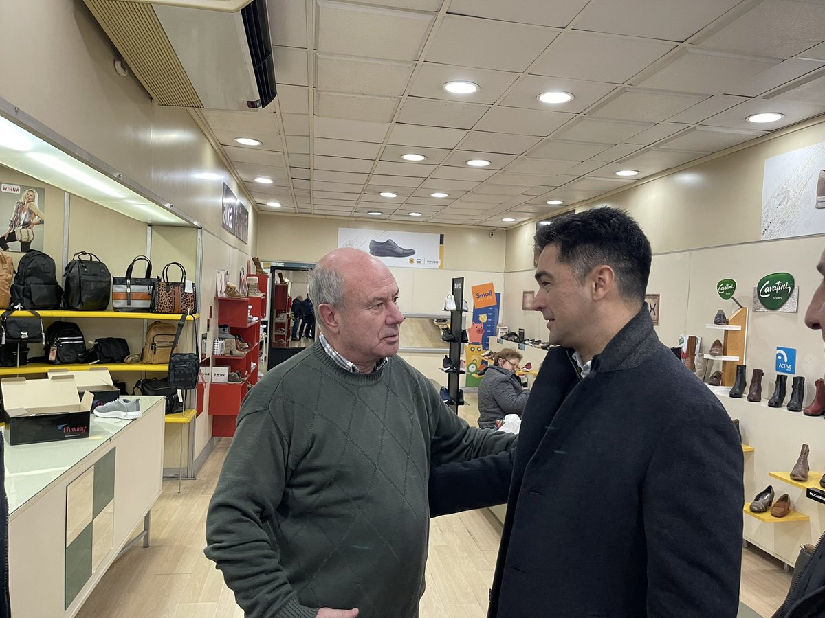 nazaetchepare's tweet image. Hoy caminamos por Vicente López y conversamos con los vecinos junto a nuestros precandidatos Andrés Santoro y María Laura Virardi. DEMOS sigue creciendo en la Provincia de Buenos Aires.