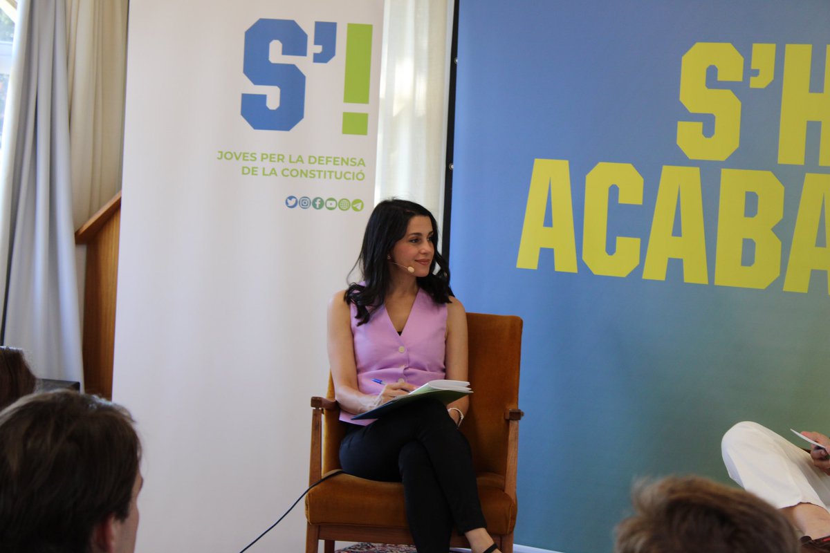 InesArrimadas's tweet photo. Muchas gracias a los jóvenes de @ShaAcabat por haberme  invitado a la charla inaugural de la segunda edición de su Campus.

Sois un ejemplo de valentía y compromiso en defensa de la libertad en Cataluña. https://t.co/6YuthiYQMg