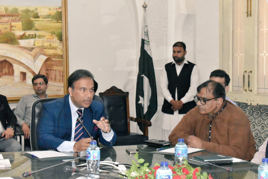 Commissioner Lahore Division (@commissionerlhr) on Twitter photo کمشنر لاہور محمد علی رندھاوا کی زیرصدارت اجلاس میں محرم مانیٹرنگ و انتظامات کےسلسلے میں پاکستان ایڈمنسٹریٹو سروس کے 46th STP کےزیر تربیت 36 افسران کی شرکت۔PAS زیر تربیت افسران لاہور سمیت دیگر اضلاع میں محرم کیلئے قائم کنٹرول رومز اور فیلڈ میں فرائض سرانجام دینگے۔
<a href="/RandhawaAli/">Muhammad Ali Randhawa</a> کمشنر لاہور محمد علی رندھاوا کی زیرصدارت اجلاس میں محرم مانیٹرنگ و انتظامات کےسلسلے میں پاکستان ایڈمنسٹریٹو سروس کے 46th STP کےزیر تربیت 36 افسران کی شرکت۔PAS زیر تربیت افسران لاہور سمیت دیگر اضلاع میں محرم کیلئے قائم کنٹرول رومز اور فیلڈ میں فرائض سرانجام دینگے۔
<a href="/RandhawaAli/">Muhammad Ali Randhawa</a>