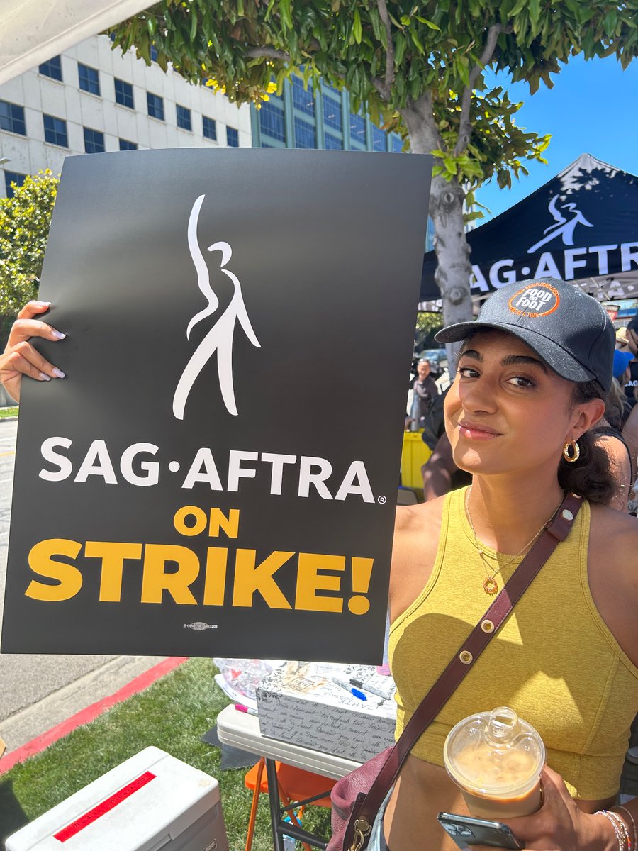 vellalovell's tweet photo. #SAGAFTRAstrike #SAGstrike strike girl summer https://t.co/37Flhpr3sb