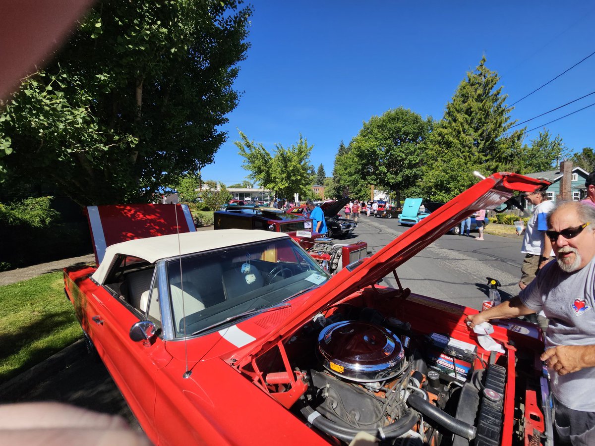 MerixNM's tweet photo. At a carshow with my grandpa https://t.co/on1LG2WnBx