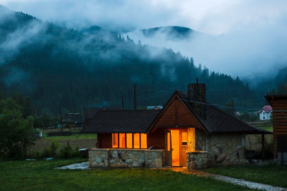 Beyond its stunningly scenic location, this small home benefits from the use of a partially stone exterior. Stone exteriors not only look great, they also keep heat in during the cold of winter and keep heat out in the summer. Plus, these walls won't... facebook.com/10608245198754…
