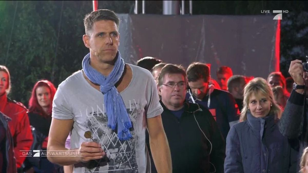 peterweb147's tweet image. Na, da bekommt ja einer nicht genug. Markus Berthes, Vertriebsdirektor einer Bausparkasse, hat ja 2016 schon mal 100.000 Euro beim Pro7 Auswärtsspiel gewonnen. Mal sehen ob er die 100.000 Mark auch abräumt. Geld braucht er ja scheinbar als Vertriebsdirektor. #100000markshow