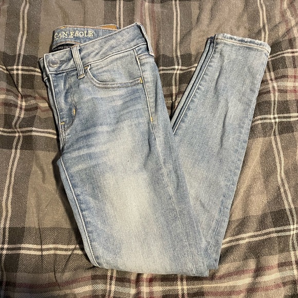 AmyGravlee's tweet photo. So good I had to share! Check out all the items I'm loving on @Poshmarkapp #poshmark #fashion #style #shopmycloset #bedstu #americaneagleoutfitters #charlotterusse: https://t.co/s4xh95VegS https://t.co/pQ4c5KfhPR