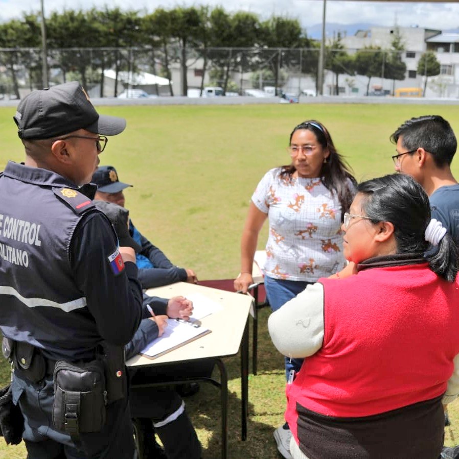 agentesdequito's tweet photo. 🐕‍🦺#QuitoResponsable | Varios canes fueron declarados aptos para realizar el Curso de Adiestramiento Básico.

✅ Mañana reanudaremos la selección a partir de las 08h00, si ya inscribiste a tu can, acude al cuartel general para finalizar la inscripción. #SomosAgentesDeQuito👮 https://t.co/TfpdZ6bDAK