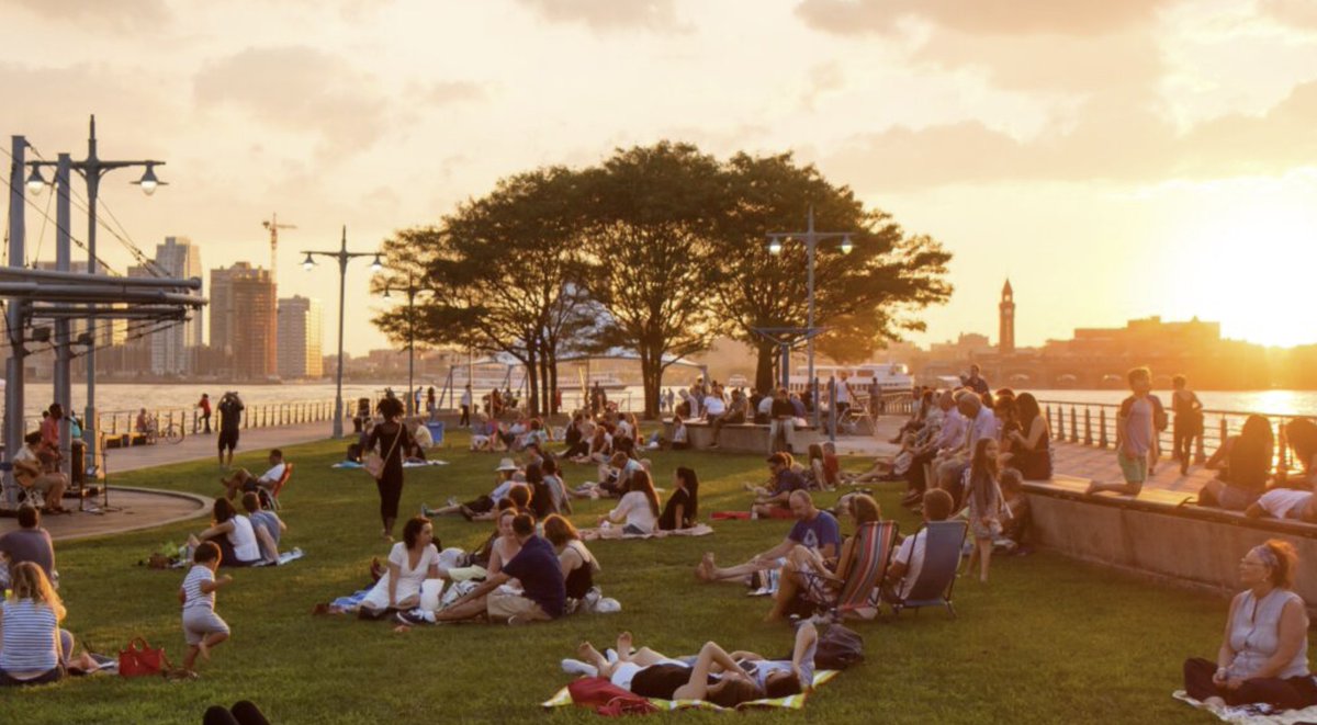 FREE!
Come join QUO: the Queer Urban Orchestra's outdoor concert on Pier 45 on 7/21 at 7pm! A smash hit last year! Dance to our music &amp; be awe struck by the sunset.
Bring a picnic, a blanket, friends and family!
#classicalmusic #lgbtqia <a href="/queerurbanorch/">queerurbanorchestra</a>