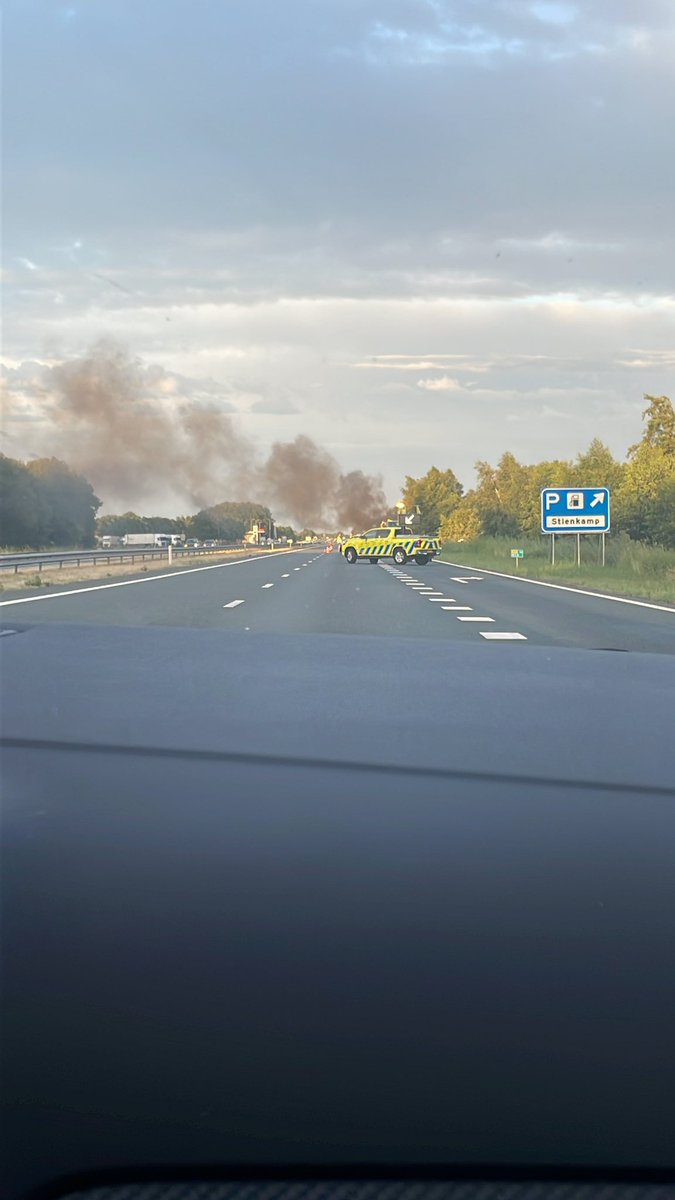 AnoeskadeVries's tweet photo. Autobrand #opeinde #waldwei. https://t.co/JiZt6tkrT5