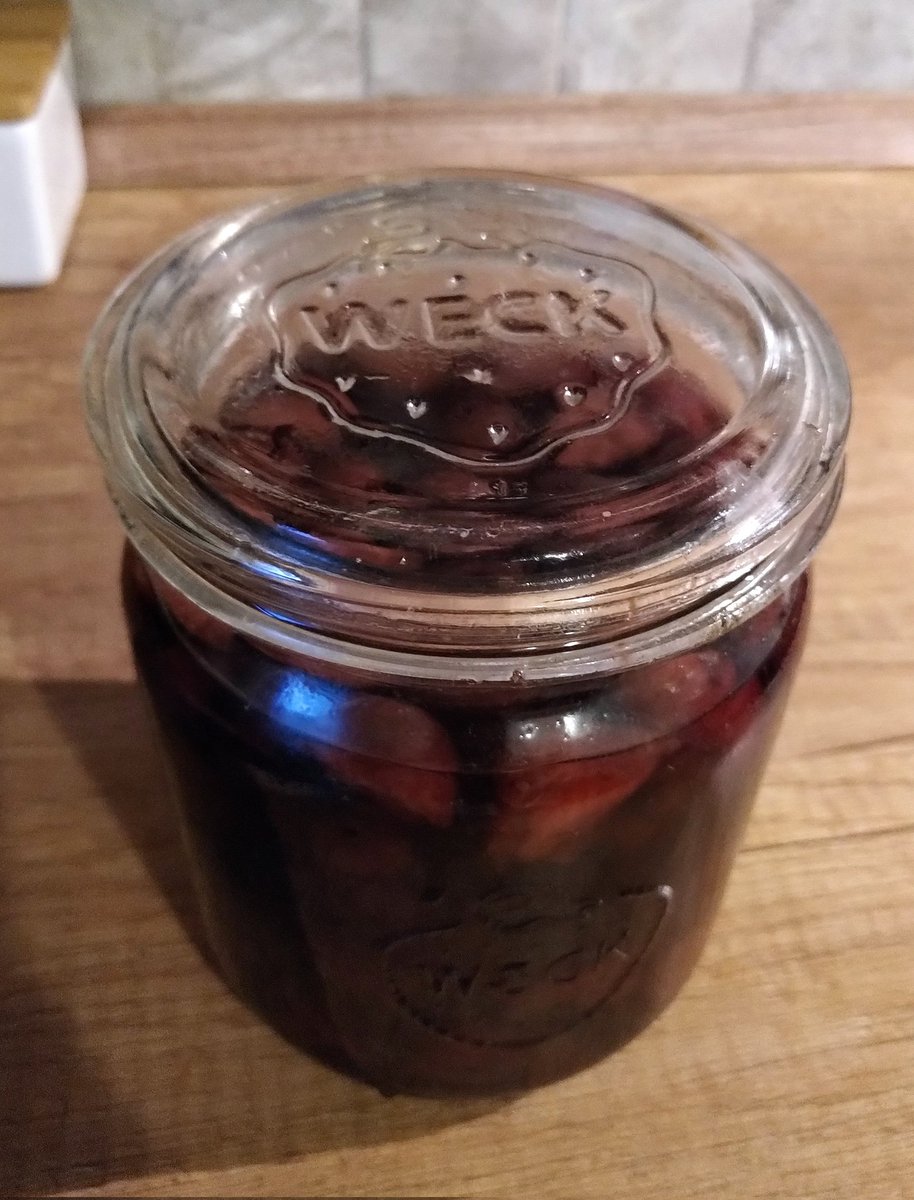 Miezebiene's tweet image. It's #GinOClock but I prefer to drown some chocolate ice cream in a well pervaded Rumtopf 😄 Bon appetit! @Olliemorr20171 @MunchPudding @davyslala @candystripe @Eliot01375004 @jwillisdovetail #Weck #SaturdayKitchen #weekend #yummy