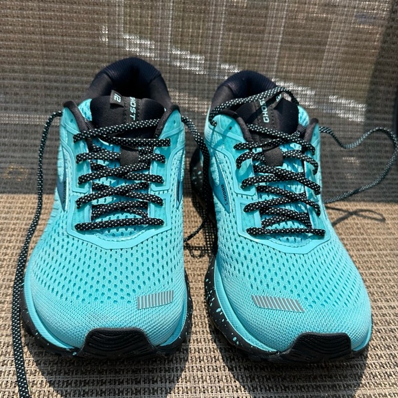 So good I had to share! Check out all the items I'm loving on <a href="/Poshmarkapp/">Poshmark</a> #poshmark #fashion #style #shopmycloset #brooks: posh.mk/hOAKPZEGsBb