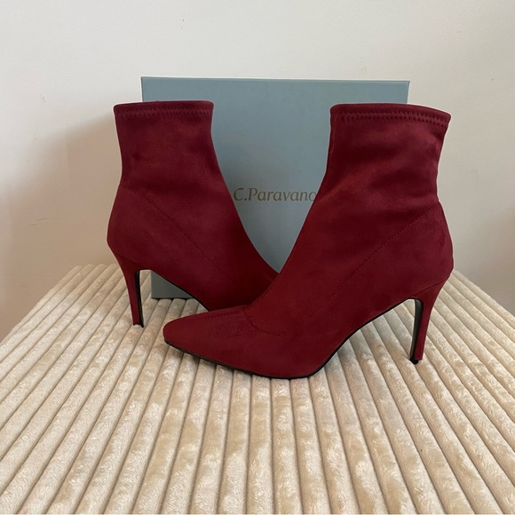 rusticinlubbock's tweet photo. So good I had to share! Check out all the items I'm loving on @Poshmarkapp #poshmark #fashion #style #shopmycloset #unknown #cparavano #valentino: https://t.co/0uXBkaT5kx https://t.co/XzTH1QlJaN