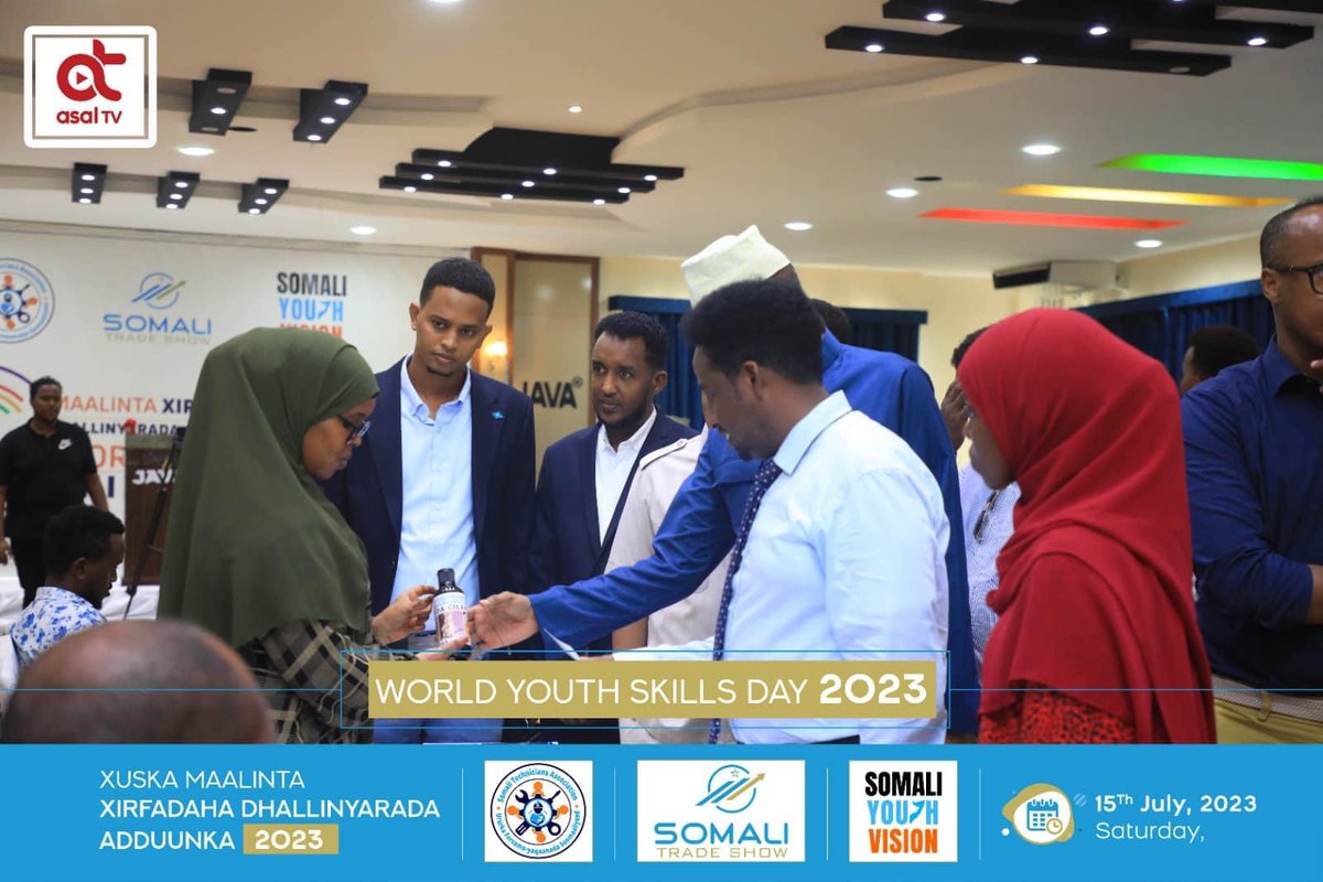 somtecas's tweet photo. Wasiiru dowlaha Wasaaradda Ganacsiga iyo warshadaha Soomaaliya Cabdisalaan Sharif Hussein,
“Maanta waa maalin inoo farxad ah , waxaana aad ugu faraxsanahay inaan kasoo qeyb galo Xuska maalinta dhalinyarada addunka
#WYSD2023
#STS2023
#XirfadduWaaHanti
#Sannadkiisaddexaad https://t.co/JLRaAoDg5D